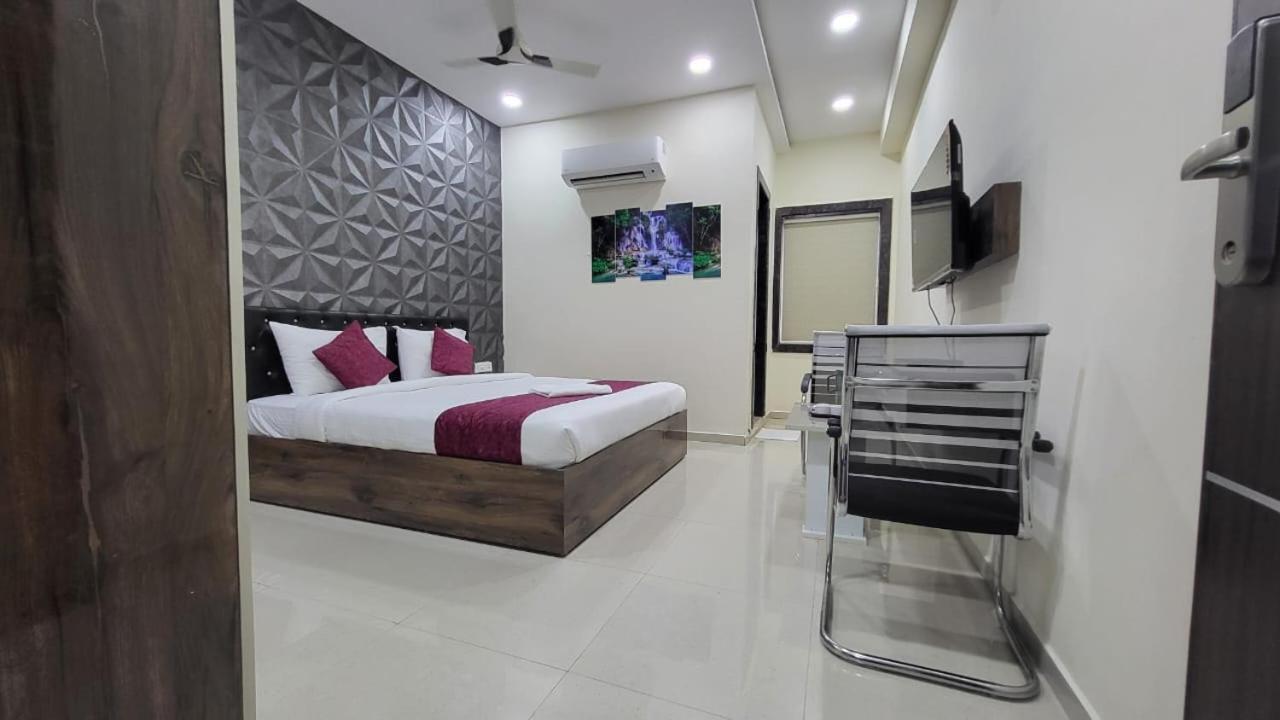 Hotel Vaishnavi Grand Mirialguda Luaran gambar