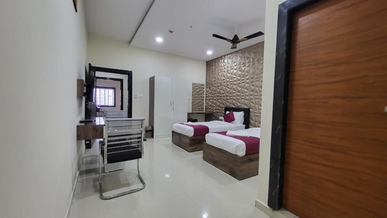 Hotel Vaishnavi Grand Mirialguda Luaran gambar