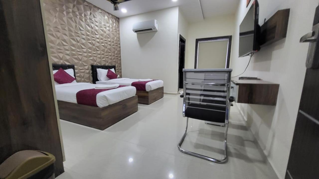 Hotel Vaishnavi Grand Mirialguda Luaran gambar