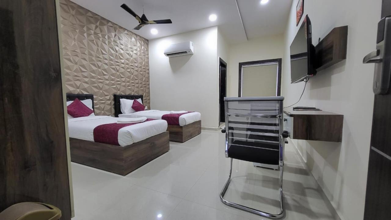 Hotel Vaishnavi Grand Mirialguda Luaran gambar