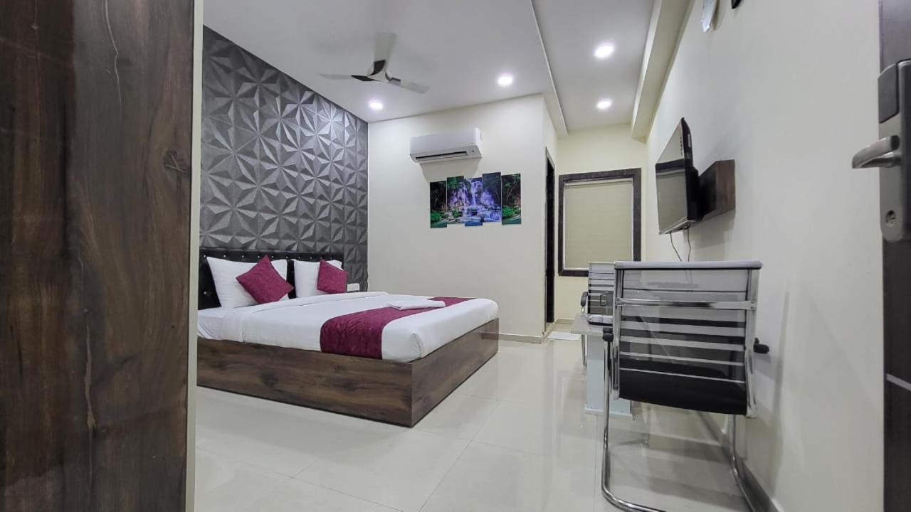 Hotel Vaishnavi Grand Mirialguda Luaran gambar