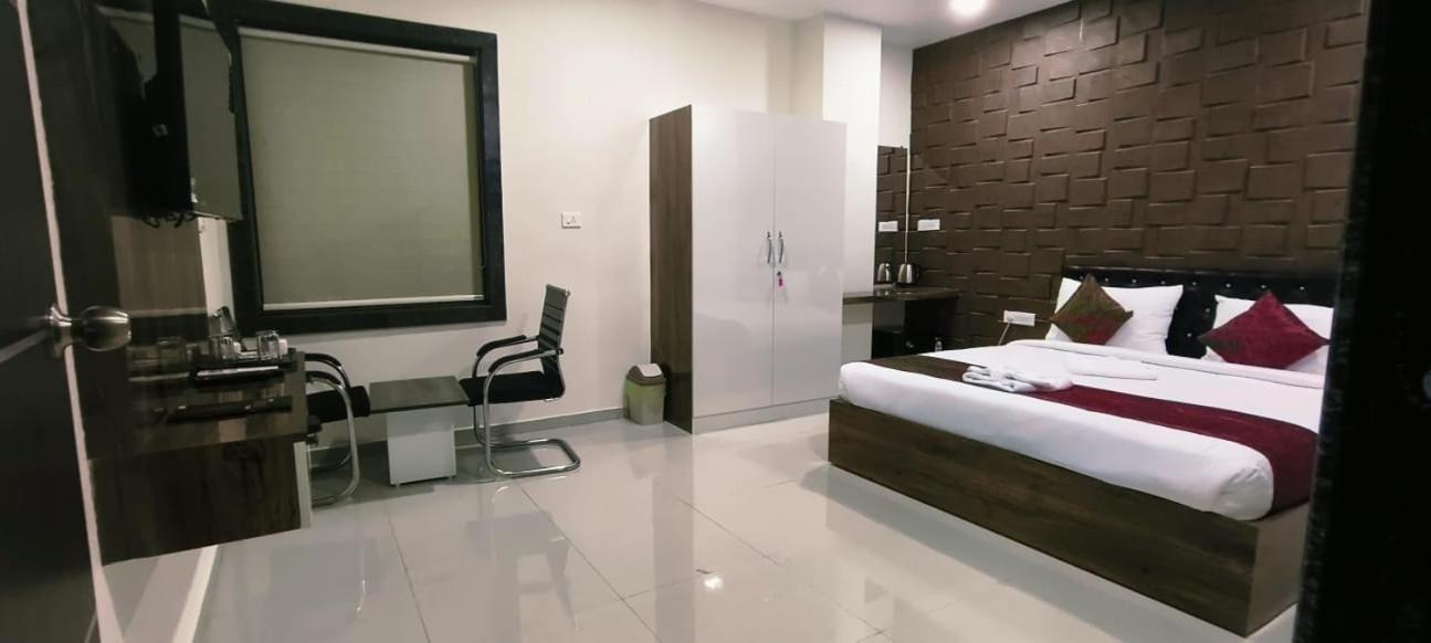 Hotel Vaishnavi Grand Mirialguda Luaran gambar